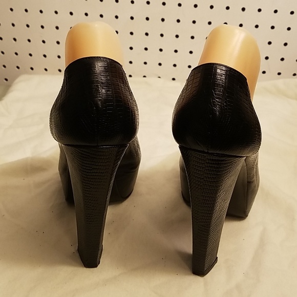 VERSACE BLACK LEATHER PUMPS - Picture 2 of 8